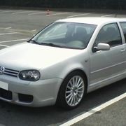 Une golf 4 1,8 turbo 150 préparé 235 cv look R32